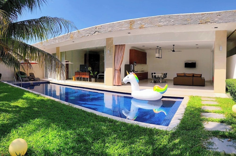 Angkor Rendezvous by null