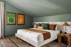 7 Schlafzimmer, Schreibtisch, Bügeleisen/Bügelbrett, Reisekinderbett