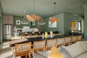 Unclassified image, 4 of 36, button