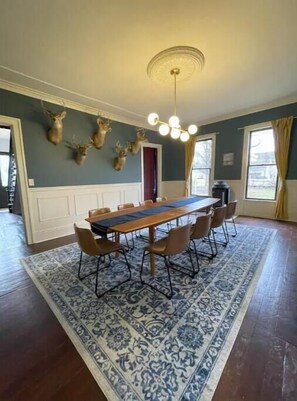 Dining - The Preacher's Retreat (Lodi)
