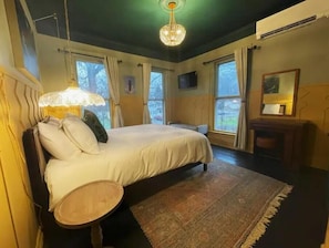 4 bedrooms, in-room safe, free WiFi, bed sheets - The Preacher's Retreat (Lodi)