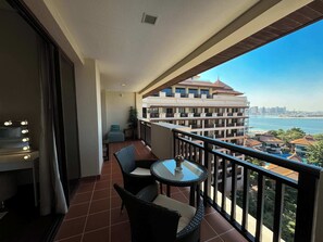 Property grounds - Elegant 1BR Full Palm View Apartment at 5-star Resort (Dubai)