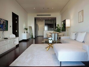 TV, offices - Elegant 1BR Full Palm View Apartment at 5-star Resort (Dubai)