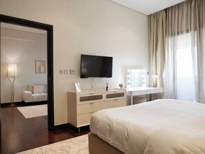 1 bedroom, desk, iron/ironing board, WiFi