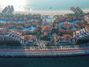 Exterior - Elegant 1BR Full Palm View Apartment at 5-star Resort (Dubai)