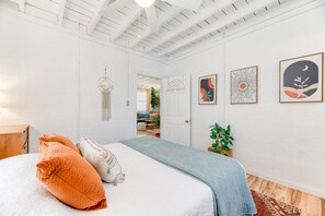 3 bedrooms, free WiFi - Close to Beach, Modern! Trendy! (Kill Devil Hills)