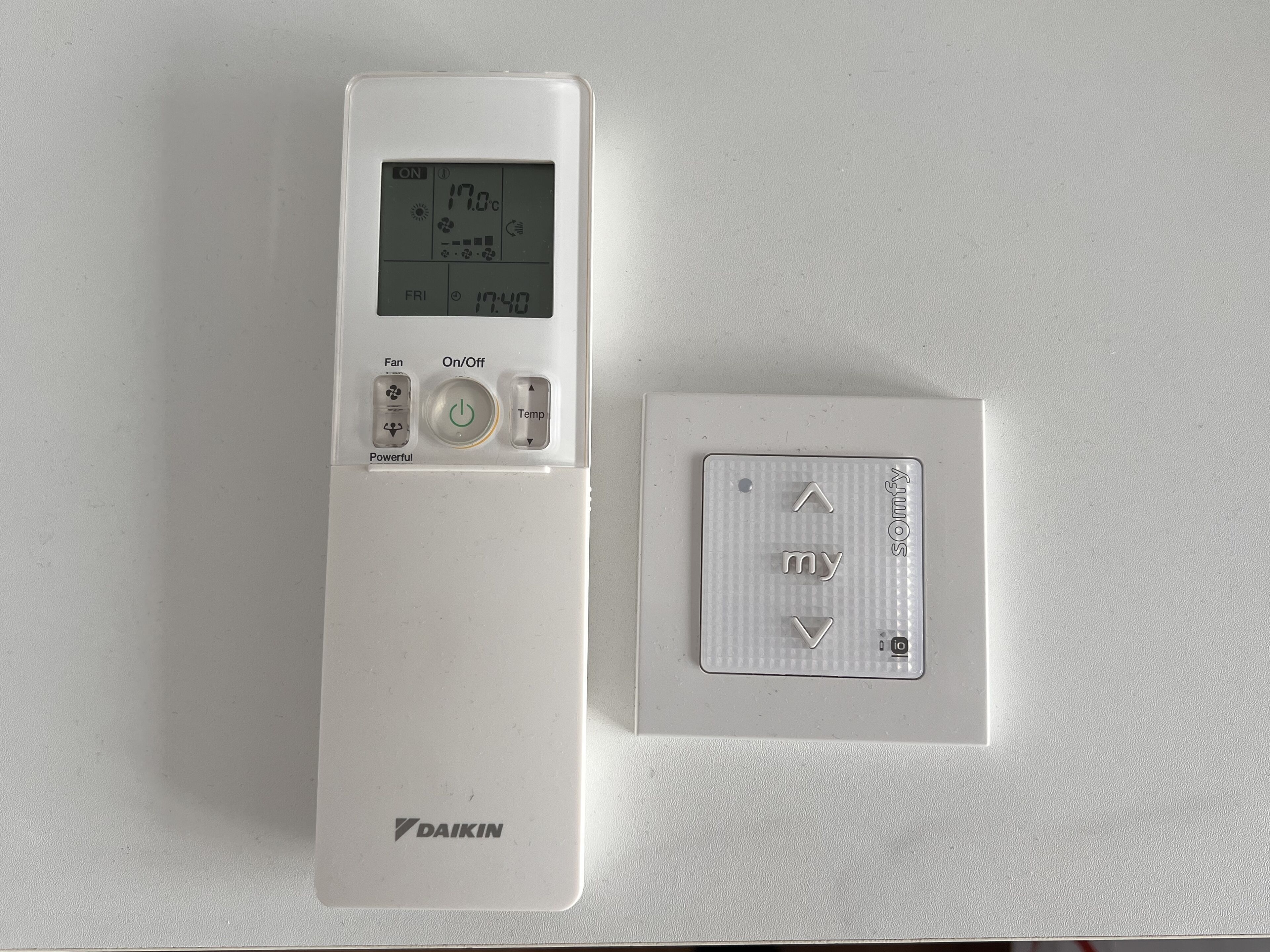 Air Conditioning + Electric shutter