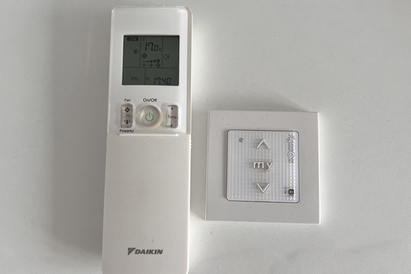 Air Conditioning + Electric shutter