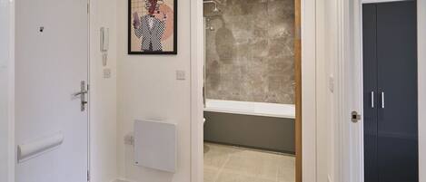 Shower, towels, shampoo