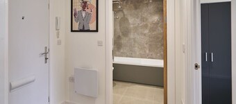 Host & Stay | 23 Waterside Place