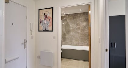 Host & Stay | 23 Waterside Place