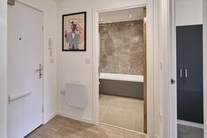 Shower, towels, soap, toilet paper - Host & Stay | 23 Waterside Place (Taunton)