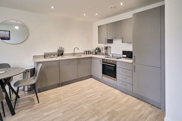 Fridge, microwave, oven, stovetop