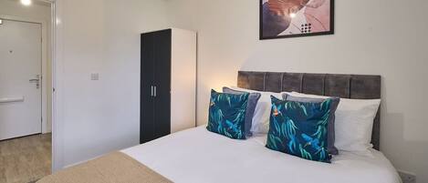 1 bedroom, iron/ironing board, free WiFi, bed sheets