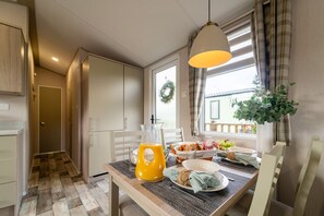 Dining - Wiswell View Lodge: Pendle View Holiday Park (Whalley)