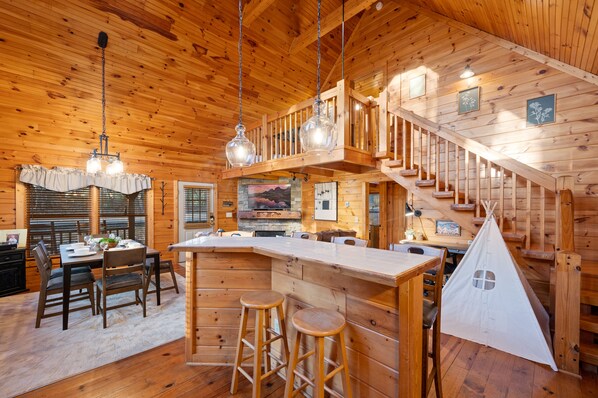 Dining - Peaceful Forest Cabin - Hot Tub, Relax & Explore (Sevierville)