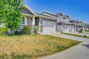Interior - Lovely Walk-out Apt w/ Movie Screen: 20 Mi to Slc! (South Jordan)