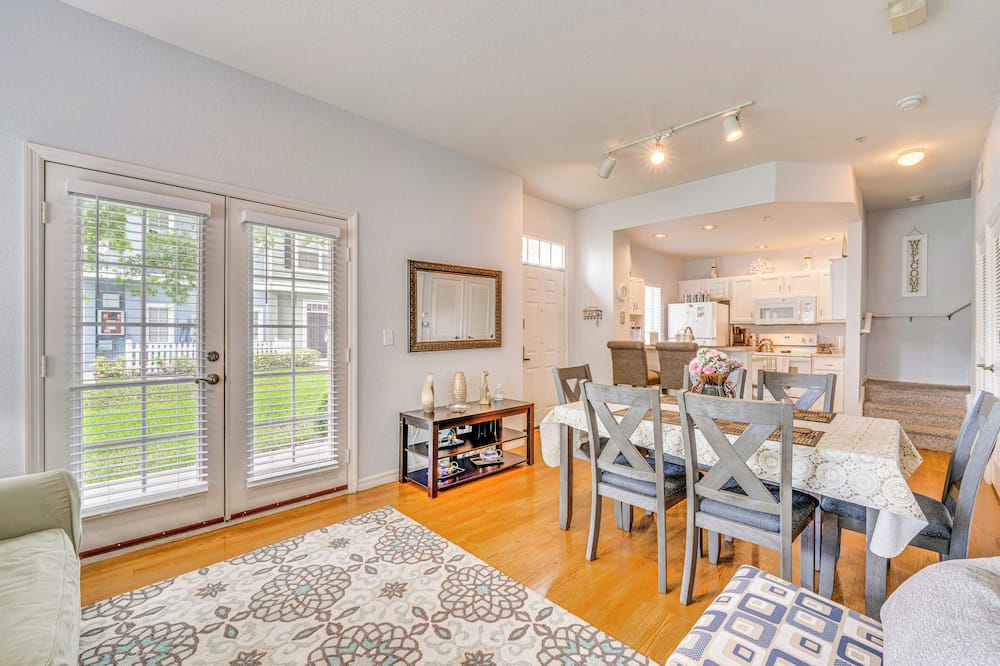 11 Mi to Disney: Venetian Bay Villages Townhome! - Twin Oaks Conservation Area, CA