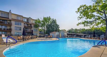 Waterfront Lake Ozark Condo w/ Access To 2 Pools