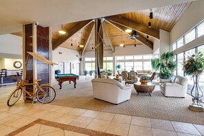 Interior - Lakeside Osage Beach Condo in Lands End Community (Osage Beach)