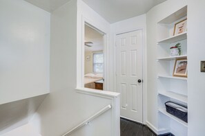 Apartment (3 Bedrooms) | Interior - Updated Arlington Townhome ~ 5 Mi to National Mall (Arlington)