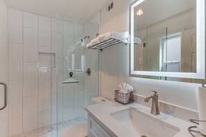 Shower - Big Bear Lake Condo w/ Deck, Steps to Ski Lift (Big Bear Lake)