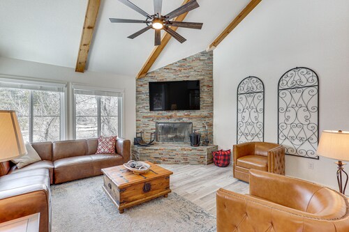 Big Bear Lake Condo w/ Deck, Steps to Ski Lift