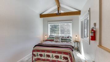 2 bedrooms, laptop workspace, bed sheets