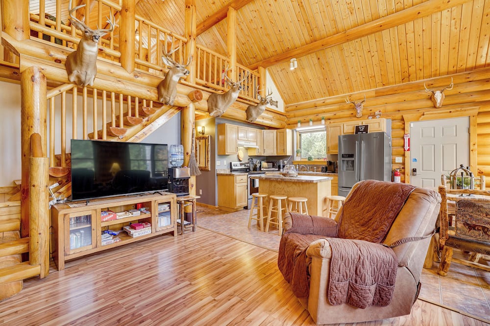 Lake and Trail Lodge: < 1 Mi to Lake Arbutus! - Pray, WI