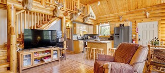 Merrillan Cabin w/ Fire Pit < 1 Mi to Lake Arbutus