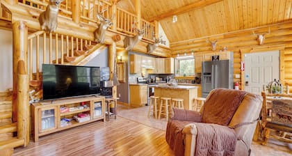 Merrillan Cabin w/ Fire Pit < 1 Mi to Lake Arbutus