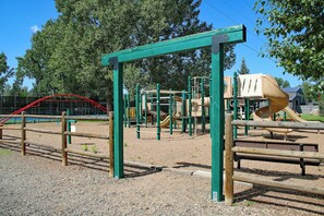 Apartment (3 Bedrooms) | Interior - Deck & Golf Course Views: Munds Park Condo! (Munds Park)