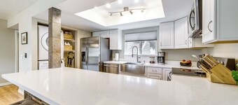 Deck & Golf Course Views: Munds Park Condo!