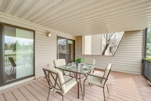 Interior - Deck & Golf Course Views: Munds Park Condo! (Munds Park)