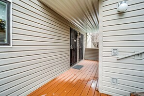 Apartment (3 Bedrooms) | Interior - Deck & Golf Course Views: Munds Park Condo! (Munds Park)