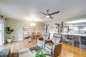 Apartment (3 Bedrooms) | Front of property - Deck & Golf Course Views: Munds Park Condo! (Munds Park)