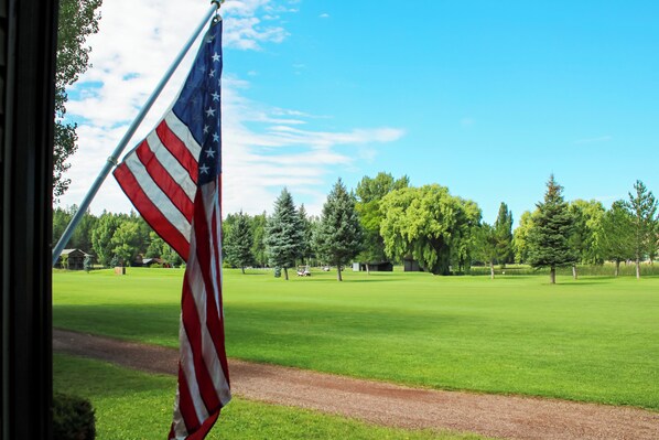 Apartment (3 Bedrooms) | Interior - Deck & Golf Course Views: Munds Park Condo! (Munds Park)