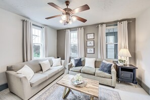 House (4 Bedrooms) | Front of property