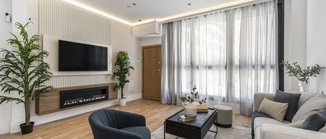 Exclusive Studio | Living area | Smart TV