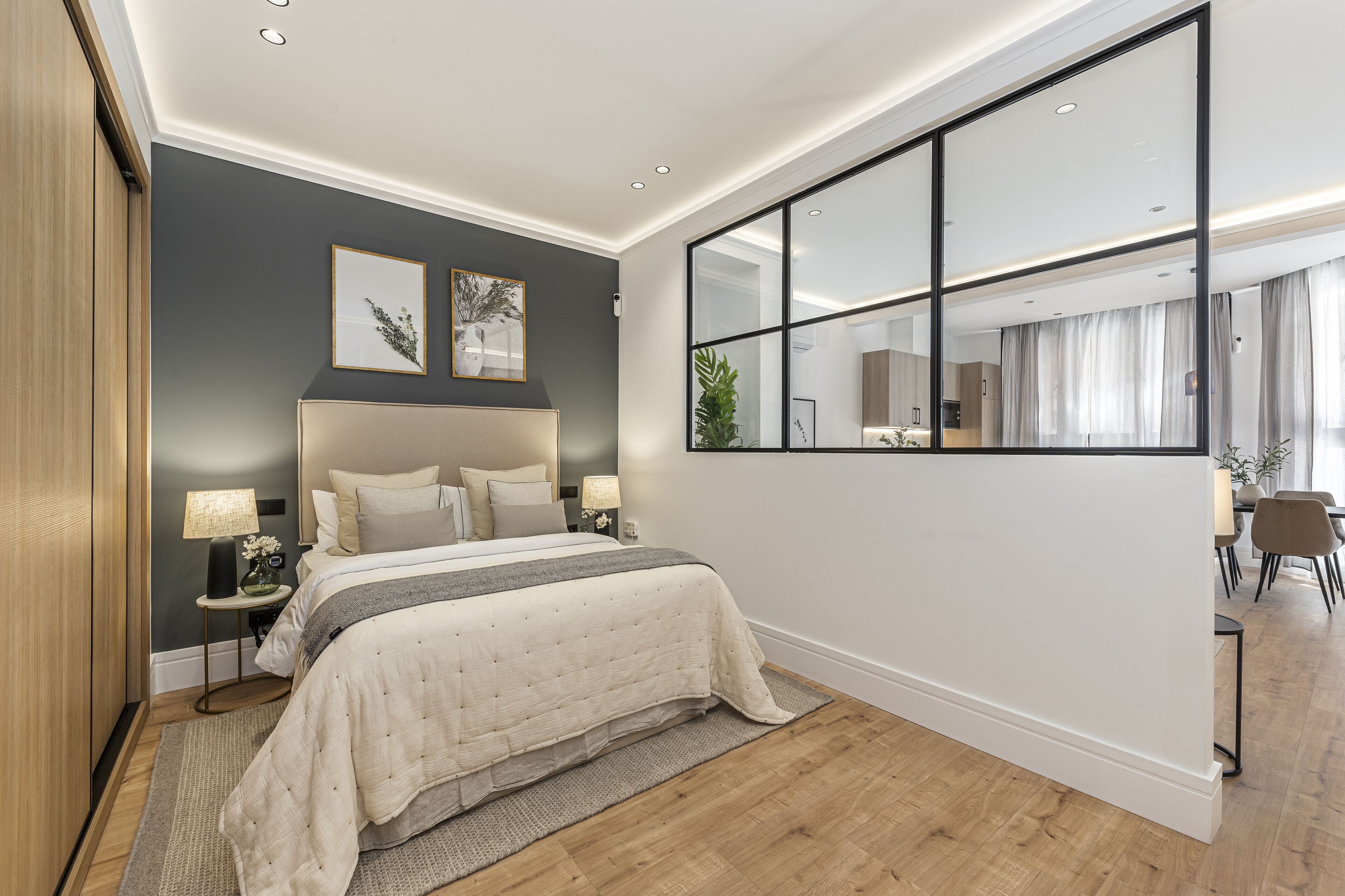 Exclusieve studio | Donzen dekbedden, een kluis op de kamer, verduisterende gordijnen