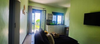 River-side eden in Bujjowali, jinja with River view, near town and pet friendly 