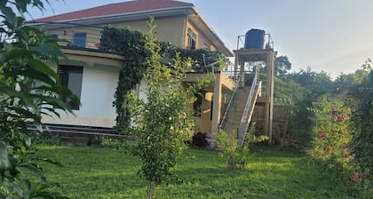 River-side eden in Bujjowali, jinja with River view, near town and pet friendly