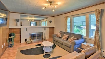 House, 3 Bedrooms | Living area | Smart TV