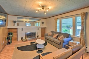 Living area - Parkstrip Place, Pet Friendly Downtown Home by RedAwning (Anchorage)