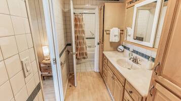 House, 3 Bedrooms | Bathroom | Towels