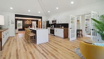 Casa, 4 dormitoris | Cuina privada | Frigorífic, forn, cafetera i tetera i torradora