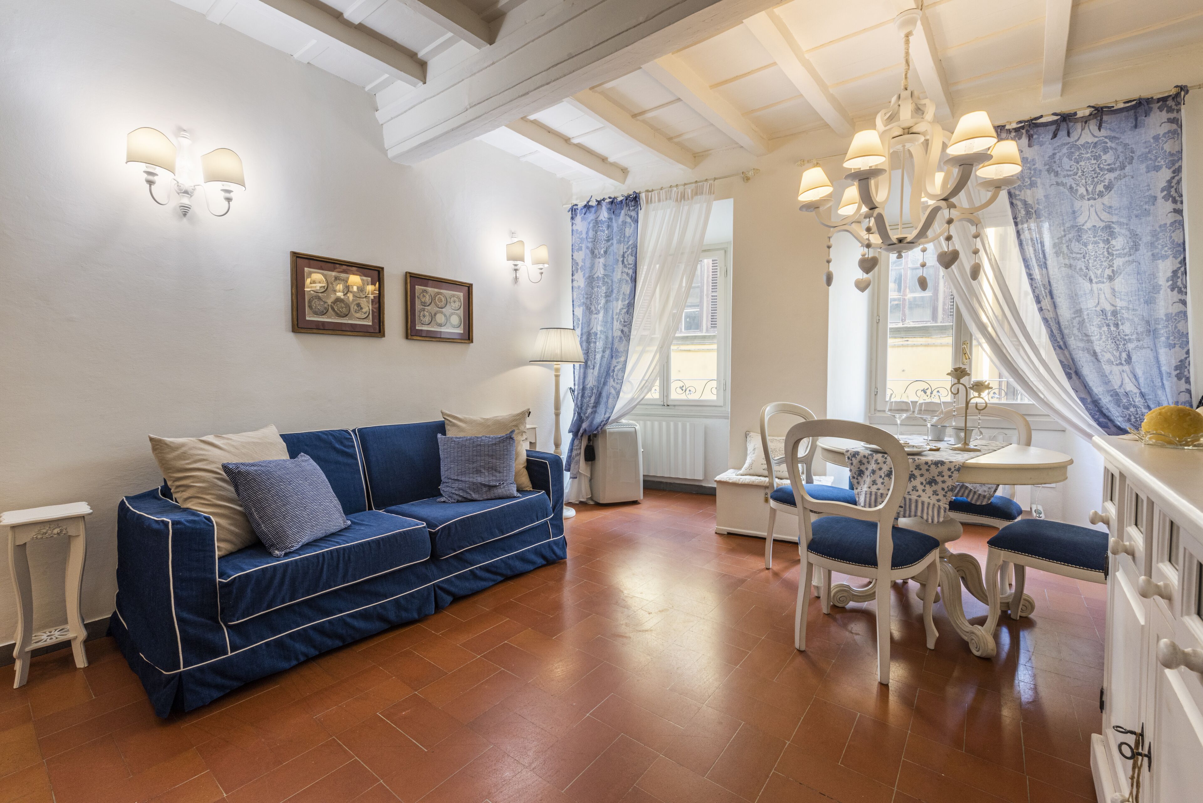 Leilighet – romantic | Oppholdsområde | En 40-tommers Flatskjerm-TV med digitale kanaler