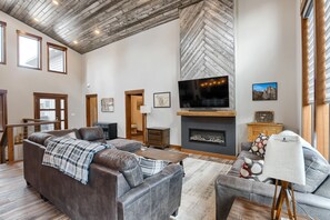 スマートテレビ、暖炉