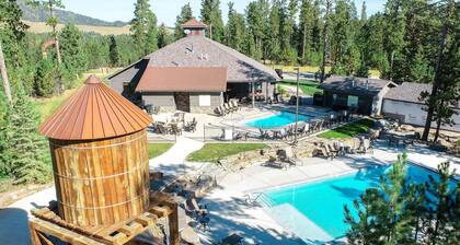 Open 3100 Sq. Ft. Lodge w/ 2 Bedro. on Main Lev. , 7 Per. Hot Tub, Game Room