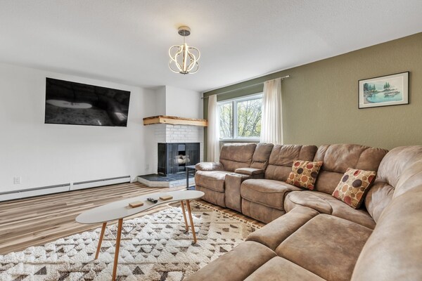 Apartment In Anchorage ~ 1.2 Miles From Downtown 2 Bedroom Apts By Redawning - Chugach State Park, Eagle River
